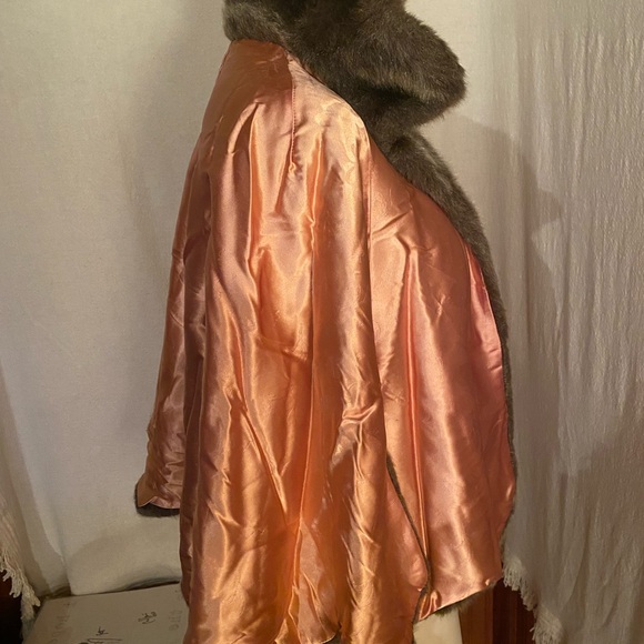 Sears Fashions 1960’s Faux Fur Cloak - Picture 14 of 15